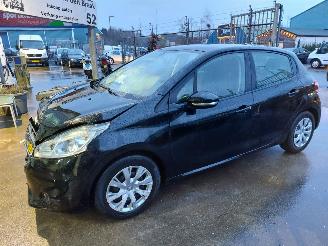 Coche accidentado Peugeot 208 208 I (CA/CC/CK/CL) Hatchback 1.2 Vti 12V PureTech 82 2014/8