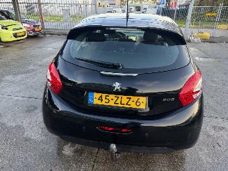 Peugeot 208 1.2 VTI 60KW Navi Airco 5-Drs Active NAP picture 3