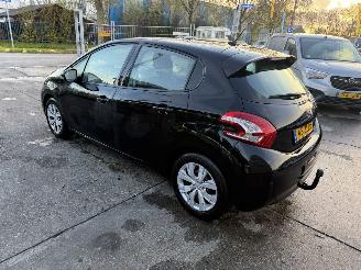 Peugeot 208 1.2 VTI 60KW Navi Airco 5-Drs Active NAP picture 4