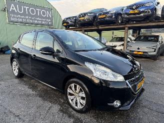 krockskadad bil auto Peugeot 208 1.2 VTI 60KW Navi Airco 5-Drs Active NAP 2013/1