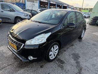 Peugeot 208 1.2 VTI 60KW Navi Airco 5-Drs Active NAP picture 5