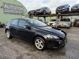 skadebil auto Volvo V-40 2.0 D3 110KW Clima Navi 5-Deurs 2012/10