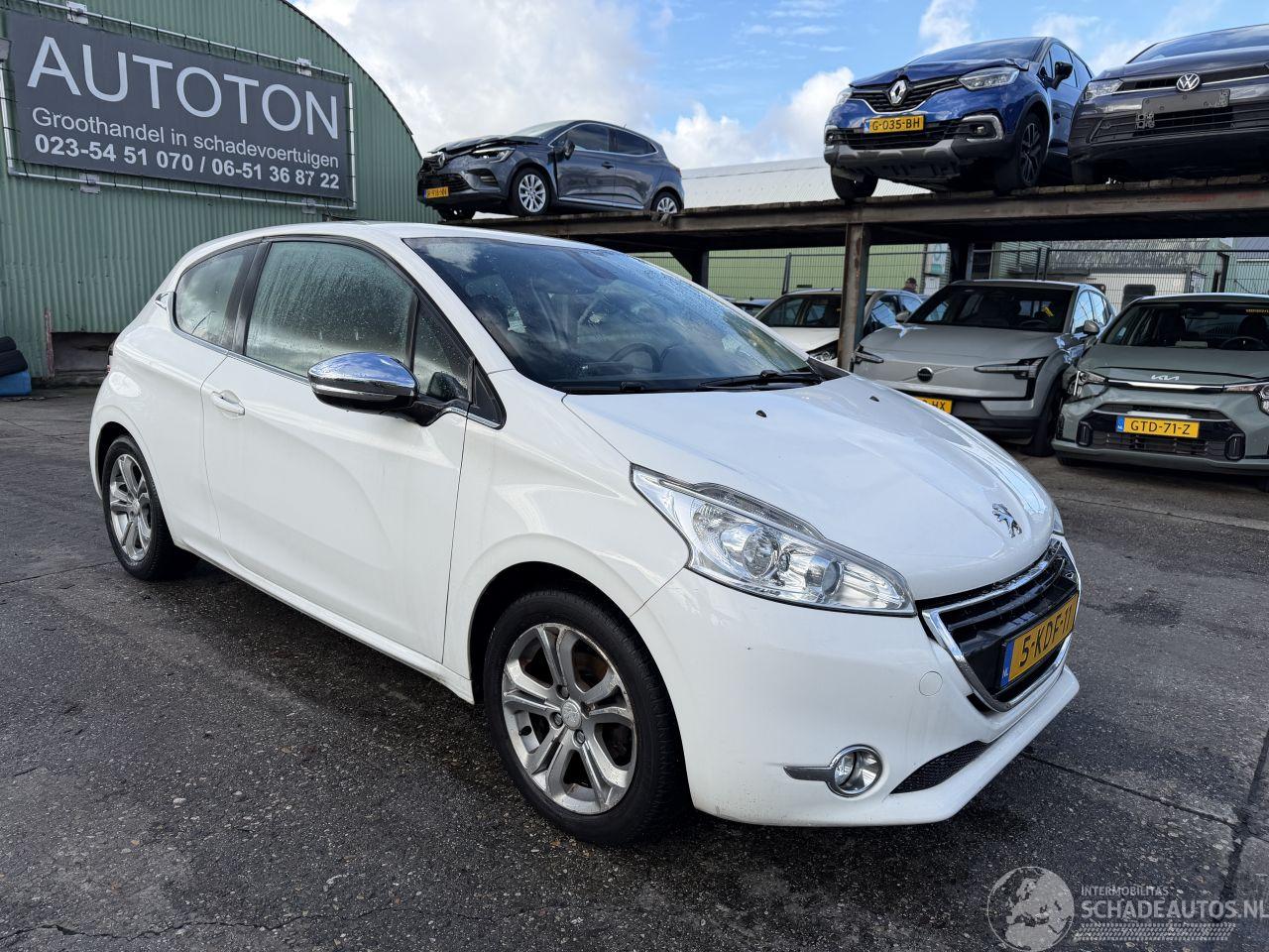 Peugeot 208 1.2 60KW Allure Navi Clima NAP