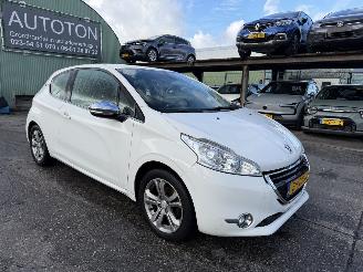 Coche accidentado Peugeot 208 1.2 60KW Allure Navi Clima NAP 2013/3
