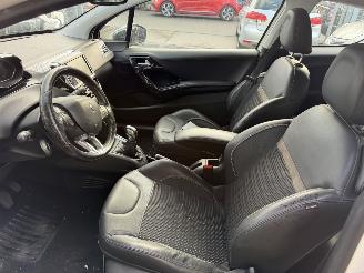 Peugeot 208 1.2 60KW Allure Navi Clima NAP picture 8