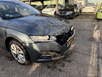 Skoda Octavia 1.5 E-TSI 110KW Autom. Clima Navi Business Edition Sfeerverlichting picture 15