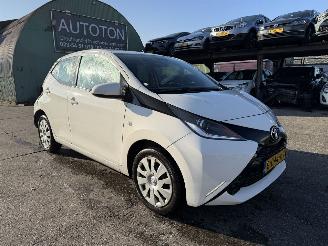 Unfallwagen Toyota Aygo 1.0 VVT-I 51KW Airco Led X-Play 5-Drs 2018/2