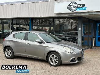 skadebil auto Alfa Romeo Giulietta 1.6 JTDm Distinctive Leer Climate PDC Trekhaak Cruise 2010/9