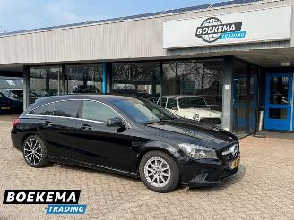 Vaurioauto  passenger cars Mercedes Cla-klasse 200 Ambition 156PK Widescreen Stoelverw. Navigatie 2015/12
