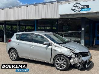 Auto incidentate Toyota Auris 1.8 Hybrid Executive Navigatie Climate Cruise PDC 2013/3
