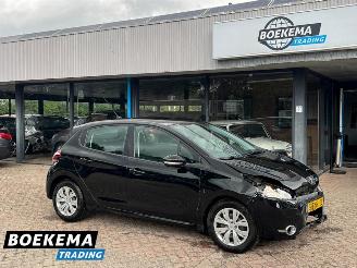 Unfallwagen Peugeot 208 1.2 e-VTi Envy Aut Navi Clima Cruise PDC 2014/3