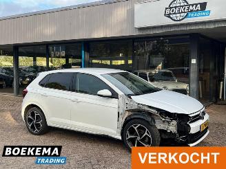 krockskadad bil auto Volkswagen Polo 1.0 TSI Highline R-Line LED Stoelverw. Navi Climate Cruise 2019/5