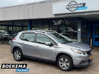 skadebil auto Peugeot 2008 1.2 PureTech Automaat Navi Cruise PDC 2017/4