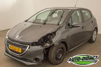 uszkodzony Peugeot 208 1.6 e-HDI Navi Blue Lease