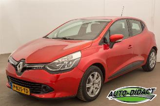 Damaged car Renault Clio 0.9 TCe Navi Expression 2013/7