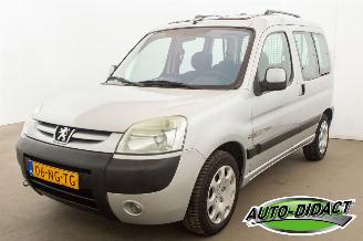 krockskadad bil caravan Peugeot Partner MPV 1.6-16V Quiksilver Airco 2003/9