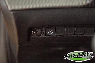 Peugeot 208 1.5 Active Pack Clima Navi picture 11