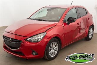 Vaurioauto  passenger cars Mazda 2 1.5 Skydrive Airco Navi 119.416 2015/9