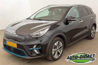 Unfallwagen Kia e-Niro ExecutiveLine 64 kWh leder Camera Clima Navi 2020/11