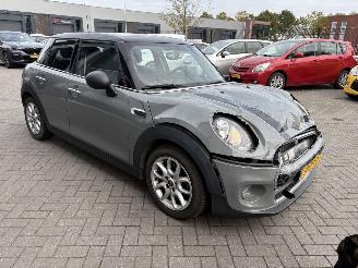 krockskadad bil auto Mini Cooper 1.5 Cooper Business 2016/6