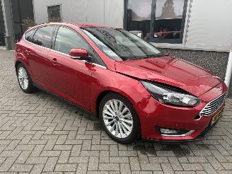 skadebil auto Ford Focus 1.5 Titanium Automaat 21000km!!! 2017/4