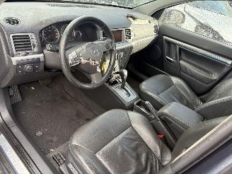 Opel Vectra 1.8 16V Executive Automaat picture 14