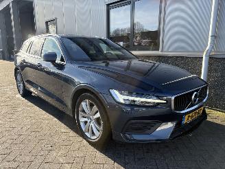 Vaurioauto  passenger cars Volvo V-60 2.0 D3 Momentum 2019/3