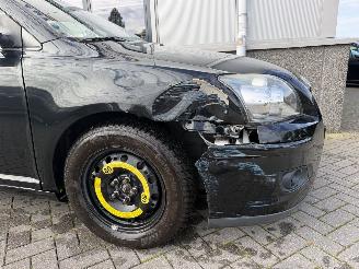 Toyota Avensis 1.8 VVTi Luna Automaat picture 11