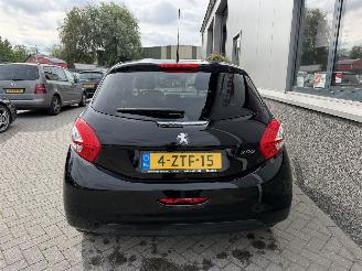 Peugeot 208 1.2 PureTech Style picture 25
