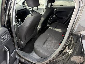 Peugeot 208 1.2 PureTech Style picture 13