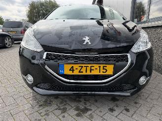 Peugeot 208 1.2 PureTech Style picture 18