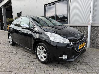 krockskadad bil auto Peugeot 208 1.2 PureTech Style 2015/3