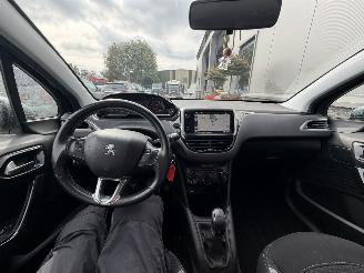 Peugeot 208 1.2 PureTech Style picture 35