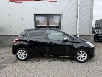 Peugeot 208 1.2 PureTech Style picture 6