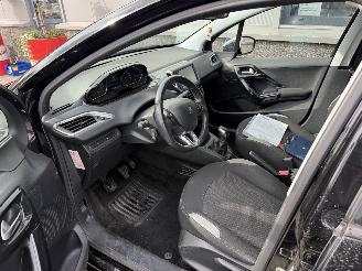 Peugeot 208 1.2 PureTech Style picture 11