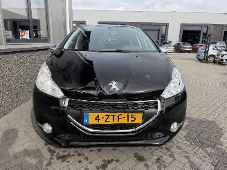 Peugeot 208 1.2 PureTech Style picture 32