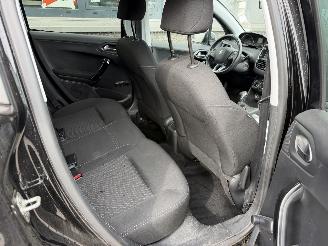 Peugeot 208 1.2 PureTech Style picture 23