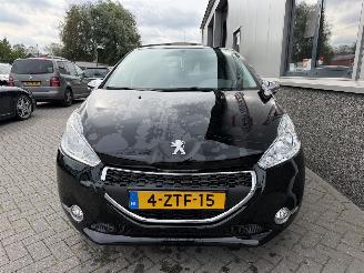 Peugeot 208 1.2 PureTech Style picture 2