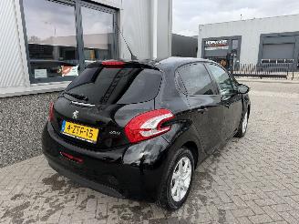 Peugeot 208 1.2 PureTech Style picture 8