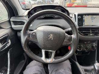 Peugeot 208 1.2 PureTech Style picture 37