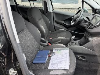 Peugeot 208 1.2 PureTech Style picture 22