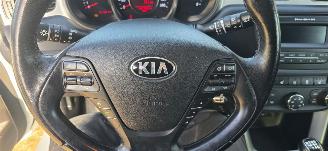 Kia Cee d 3dr weinig schade picture 11