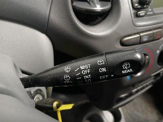 Toyota Yaris Yaris (P1) Hatchback 1.3 16V VVT-i (2SZFE) [63kW]  (08-1999/11-2005) picture 15