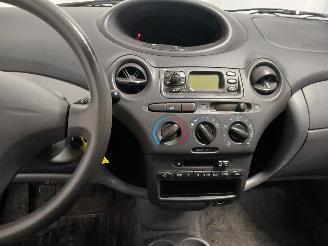 Toyota Yaris Yaris (P1) Hatchback 1.3 16V VVT-i (2SZFE) [63kW]  (08-1999/11-2005) picture 17