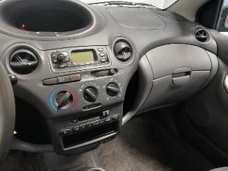 Toyota Yaris Yaris (P1) Hatchback 1.3 16V VVT-i (2SZFE) [63kW]  (08-1999/11-2005) picture 16