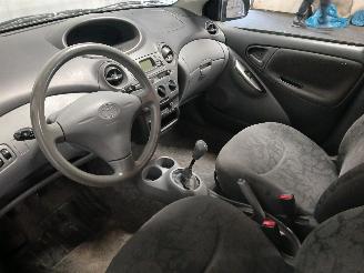 Toyota Yaris Yaris (P1) Hatchback 1.3 16V VVT-i (2SZFE) [63kW]  (08-1999/11-2005) picture 12