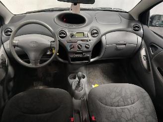 Toyota Yaris Yaris (P1) Hatchback 1.3 16V VVT-i (2SZFE) [63kW]  (08-1999/11-2005) picture 11