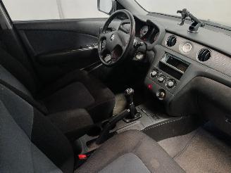 Mitsubishi Outlander Outlander (CU) SUV 2.0 16V 4x2 (4G63(16V)) [100kW]  (05-2003/10-2006) picture 9