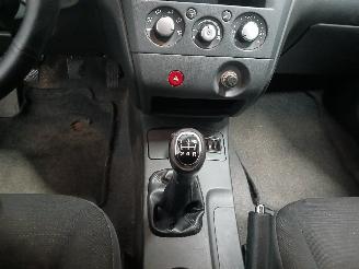 Mitsubishi Outlander Outlander (CU) SUV 2.0 16V 4x2 (4G63(16V)) [100kW]  (05-2003/10-2006) picture 18