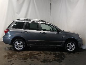 Mitsubishi Outlander Outlander (CU) SUV 2.0 16V 4x2 (4G63(16V)) [100kW]  (05-2003/10-2006) picture 7